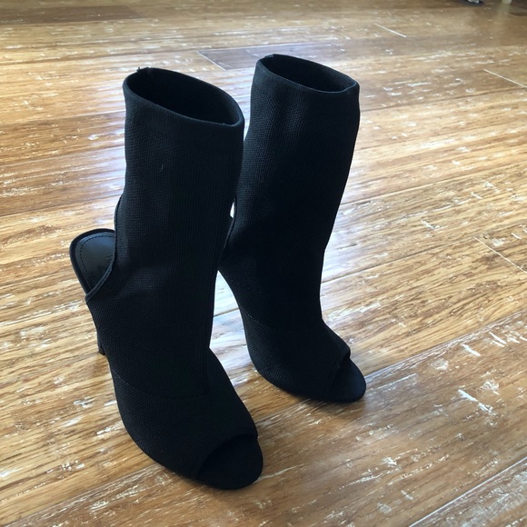 Forever 21 Slip On Black Stiletto Booties size 7 - Picture 3 of 8